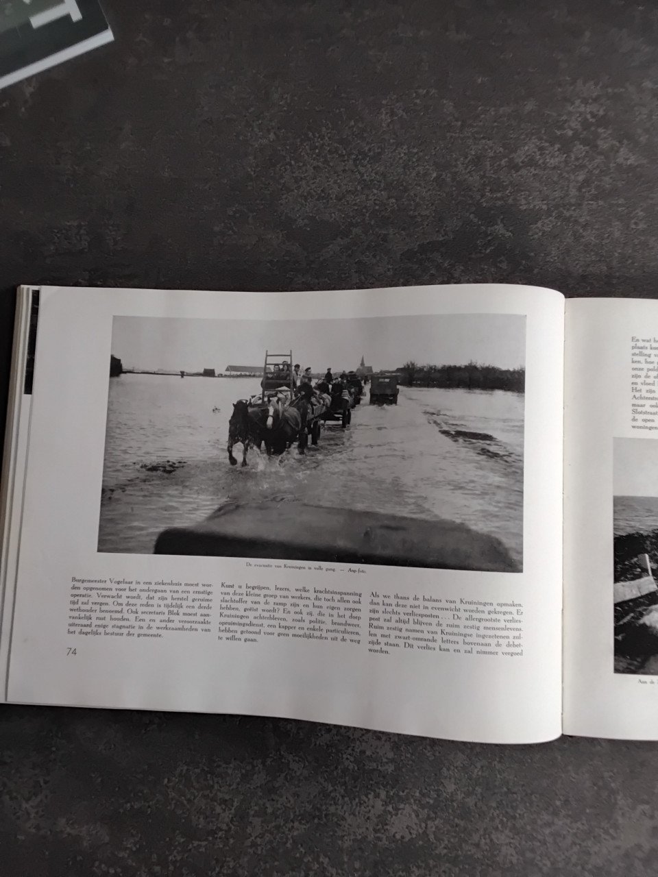 Gedenkboek van de watersnood in Oost  - Zuid- Beveland 1953