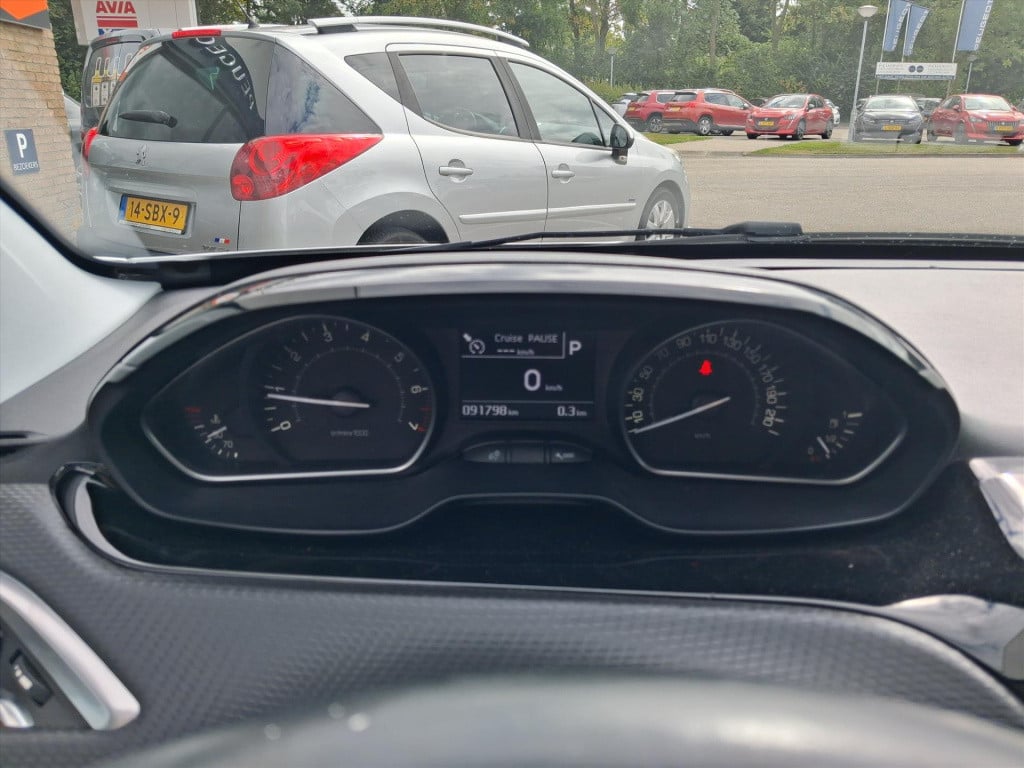 Peugeot 208 allure 1.2-110pk 5d (vol)automaat(eat6) navigatie | apple carpl