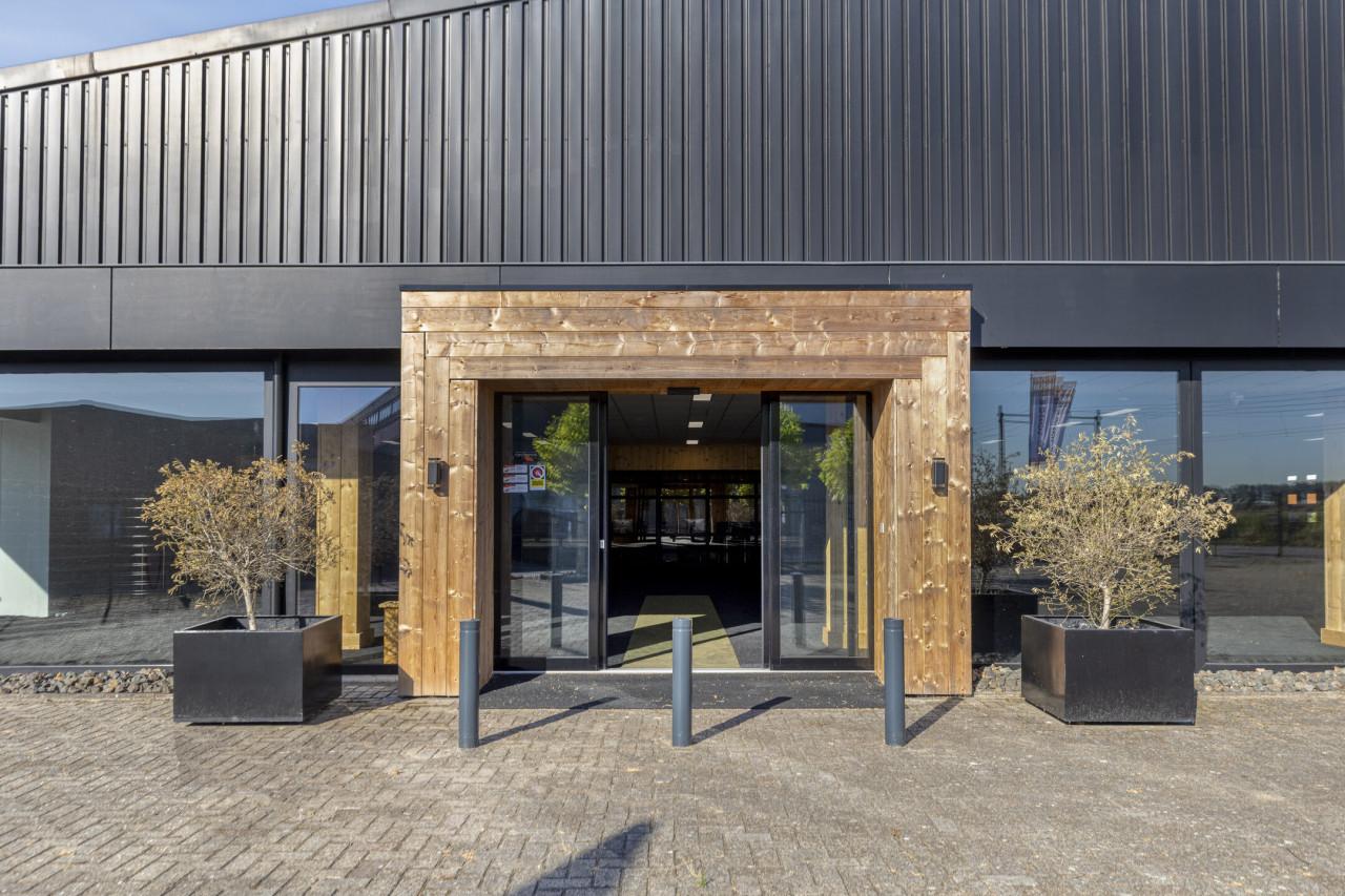 TE KOOP | Multifunctionele bedrijfsruimte-/showroom in ’s-Heer Arendskerke