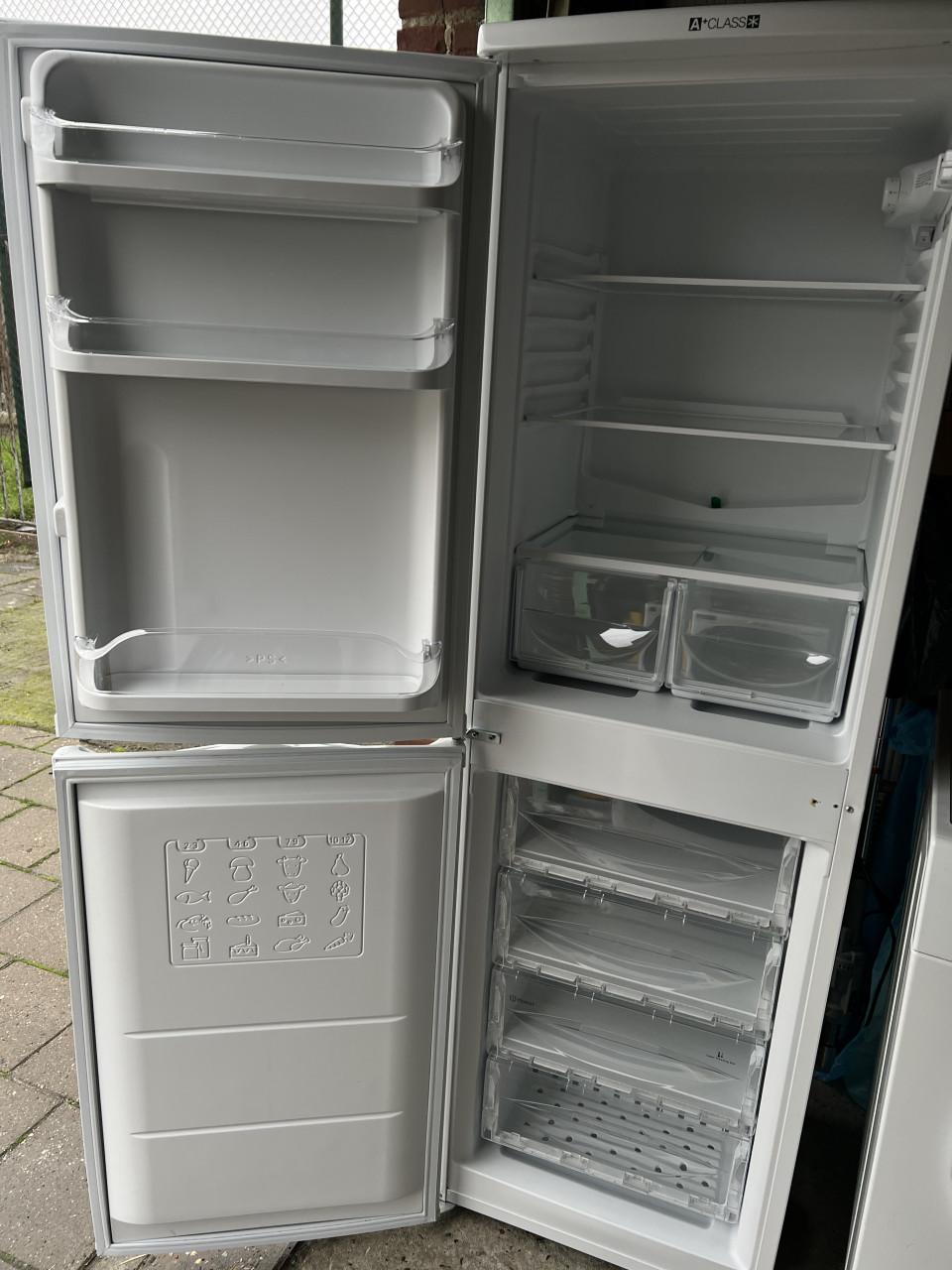 Niet gebruikte A+ klasse koel vries combinatie Koelkast vriezer 175x55 cm.