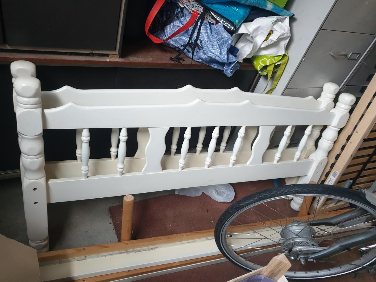 Gratis Bed 140×200 incl. 2x lattenbodem