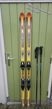 Nette Rossignol ski’s met bindingen en stokken, gewaxt en geslepen.