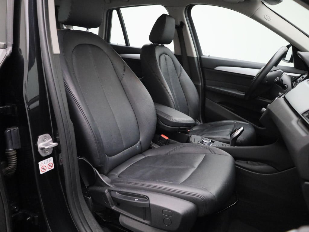 BMW X1 sdrive18i executive | automaat | navigatie | verwarmde stoelen | ele