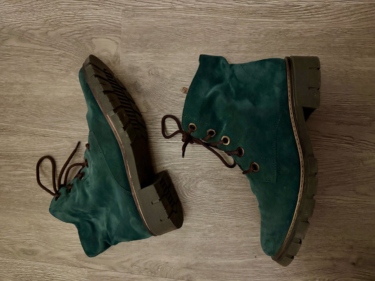 Comfortabele suède veterboots met rits van Ara in maat 43