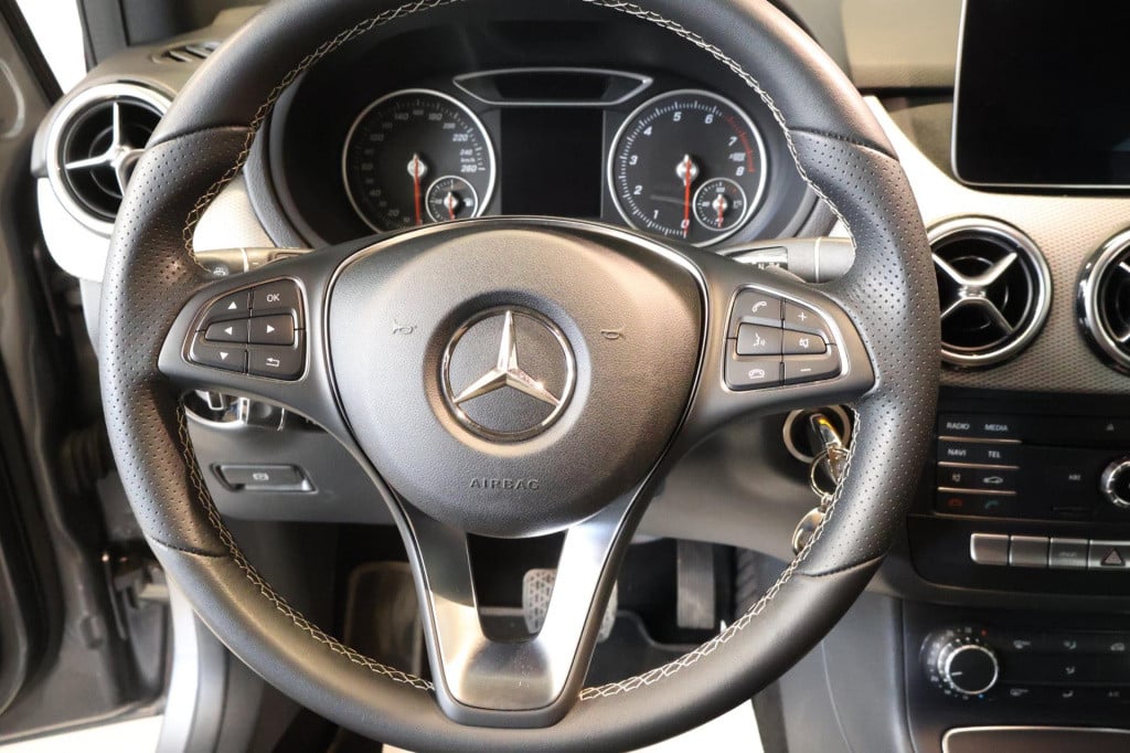 Mercedes-Benz B-Klasse 180 ambition nl auto,camera, wegdraaibare trekhaak, 