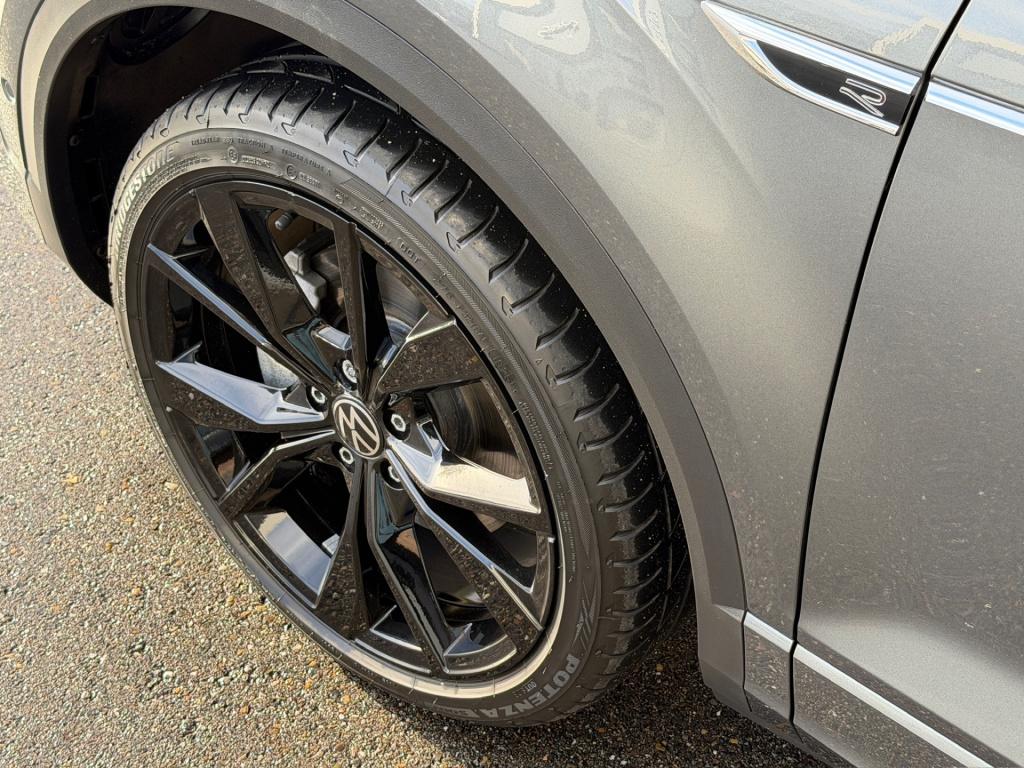 Volkswagen T-roc 1.5 tsi r-line | black style | panoramadak | 19 inch | cam