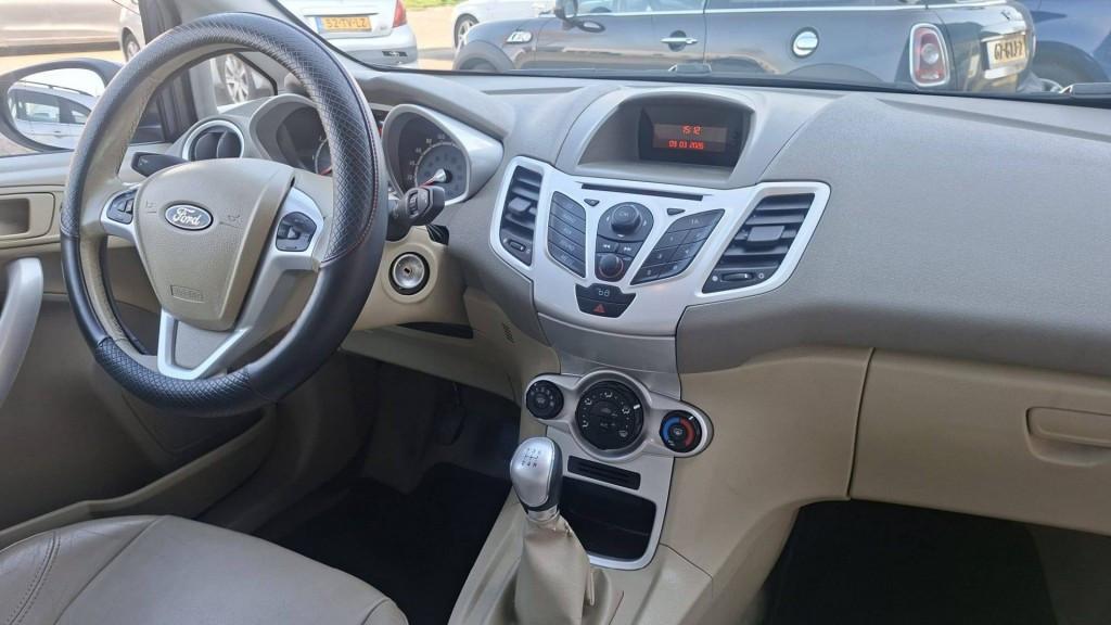 Ford Fiesta 1.4i Ghia 5deurs bj:2010 airco-leer apk 2027 i.z.g.st