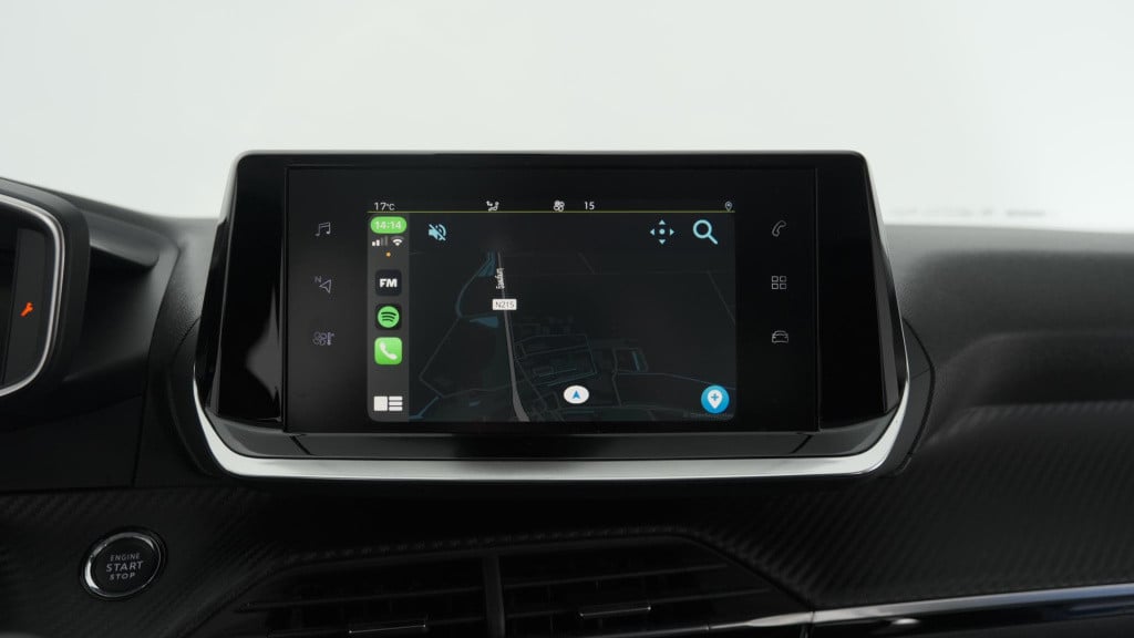 Peugeot 2008 puretech 130 allure | trekhaak | camera | apple carplay | stoe
