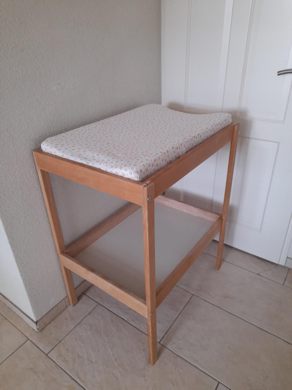 Commode met aankleedkussen (in goede staat )