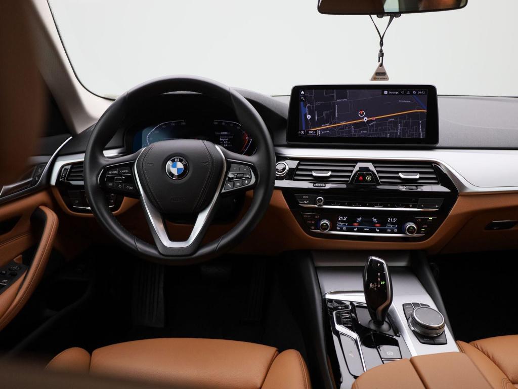 BMW 5 Serie touring 520i business edition plus | automaat | lmv | navigatie