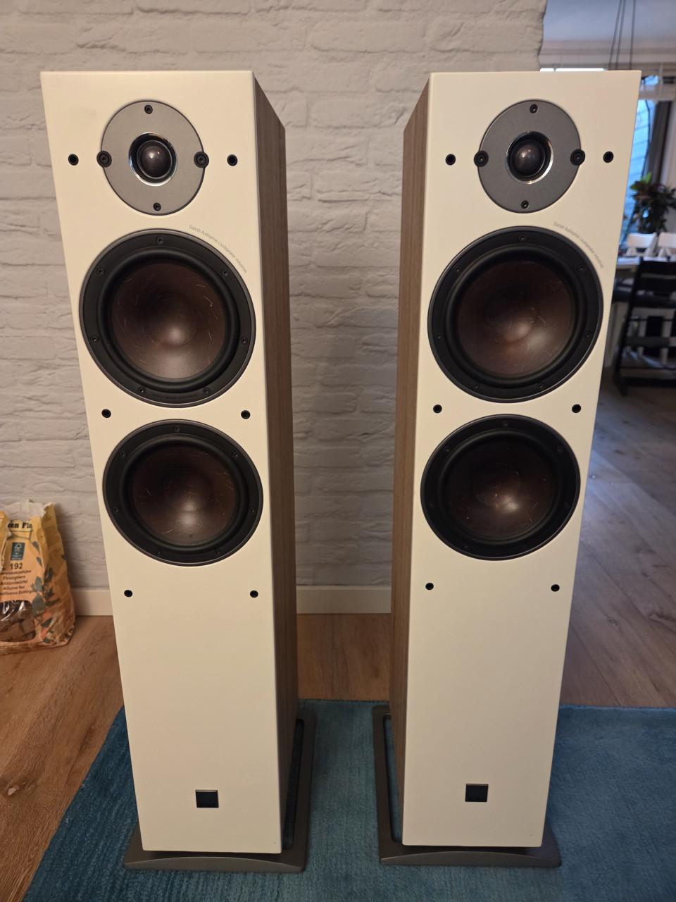 Dali Oberon 7 Speakers