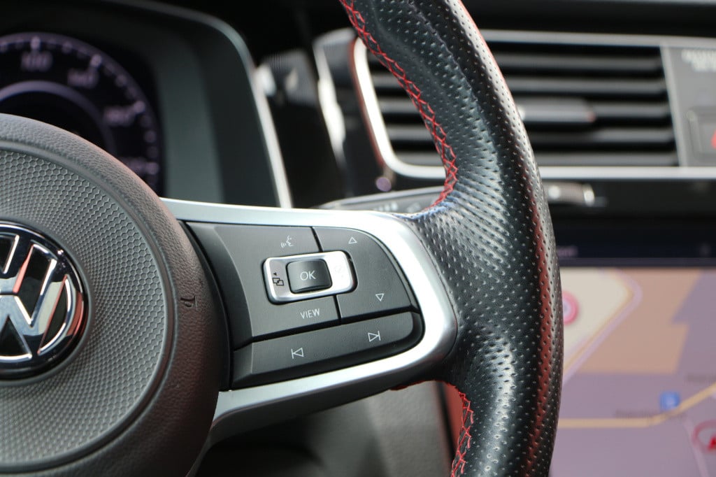 Volkswagen Golf 2.0 tsi gti tcr akrapovic | pano | discover pro