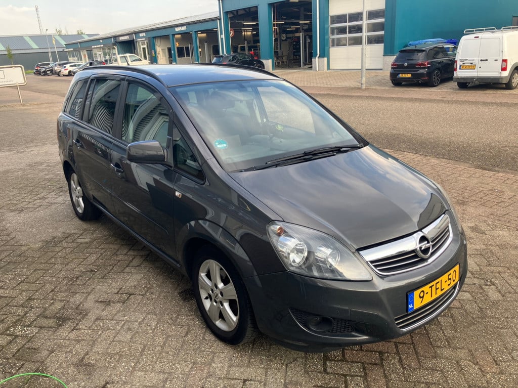 Opel Zafira 1.8 cosmo 7 persoons