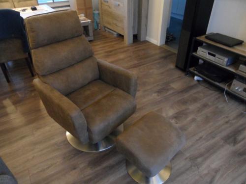 TE KOOP; Fauteuil en hoekbank.