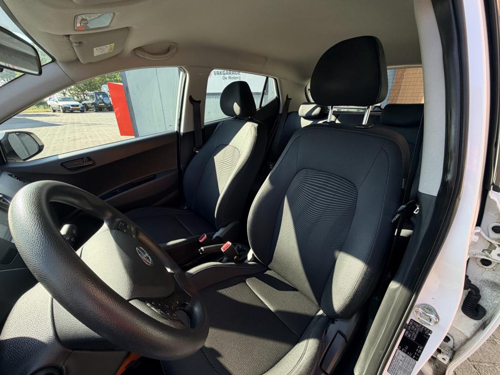 Hyundai I 10 1.0i go! 2017 | carplay | nav | radio | bluetooth | climate co