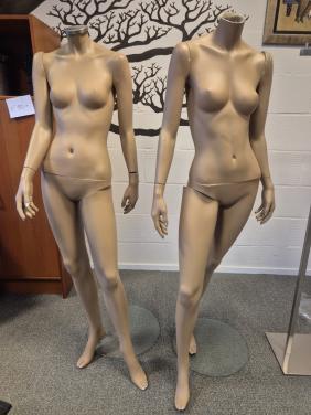 2 paspoppen te koop