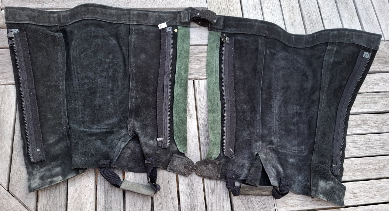Chaps donkerblauw & een setje zwart met groen.