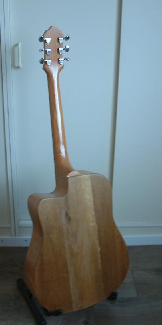 Oefen gitaar  western  75 euro