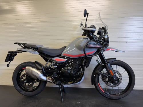 Jonge en complete Royal Enfield Himalayan 450!