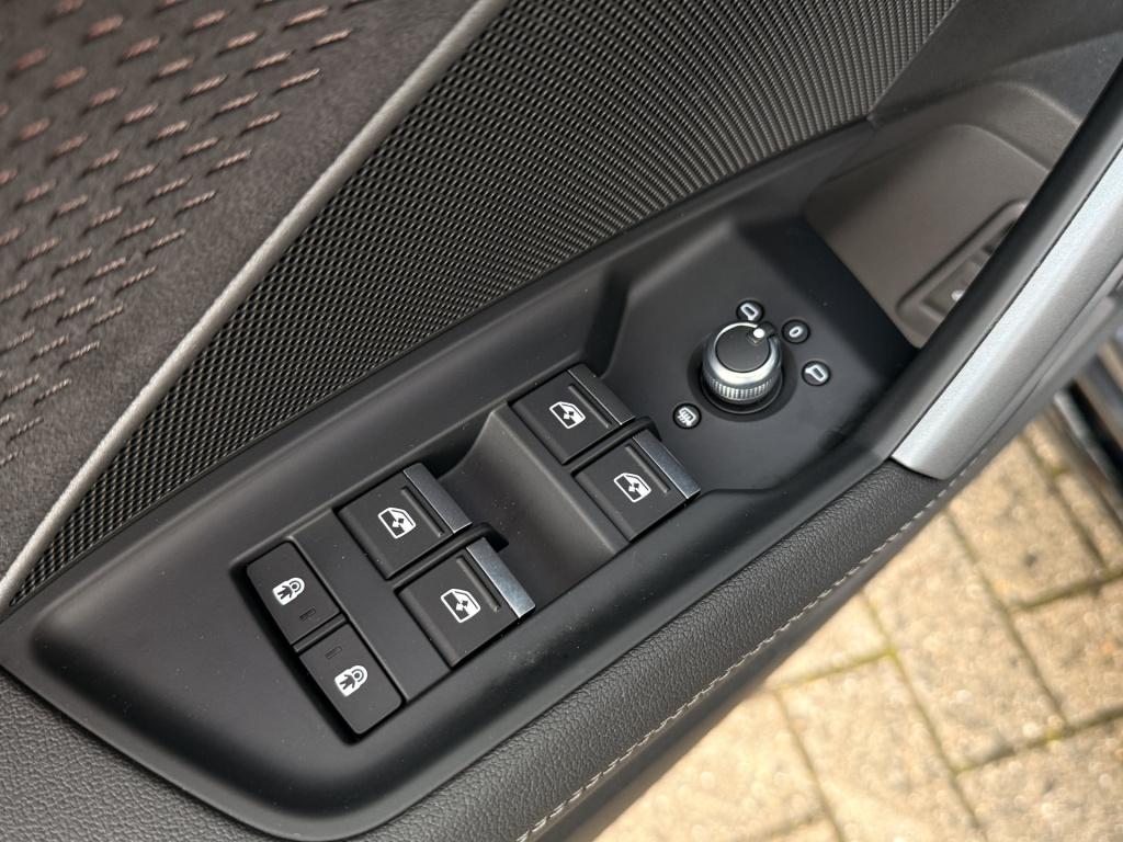 Audi A3 sportback 35 tfsi s edition | pano | sonos | alcantara | head-up | 