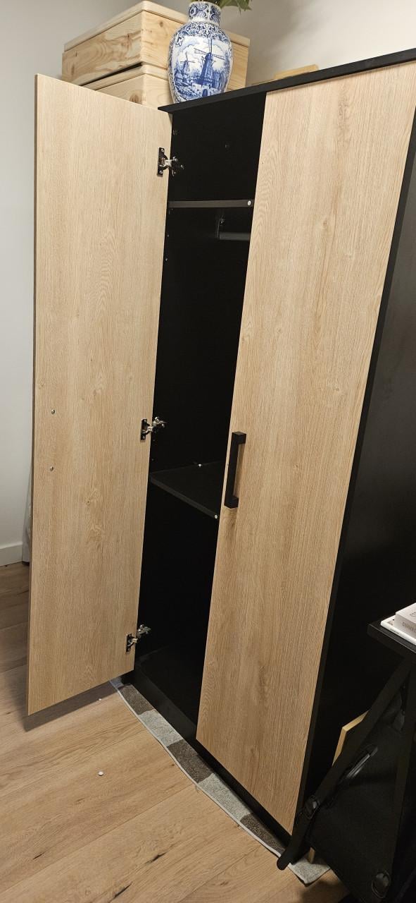 Kledingkast met hang gedeelte