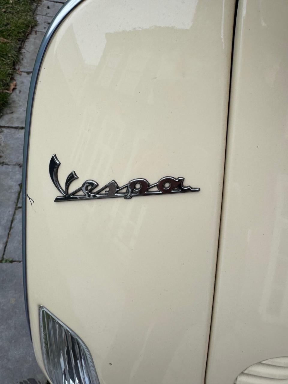 Hele mooie Vespa Piaggio c38, bruin lederen zadel uit 2010