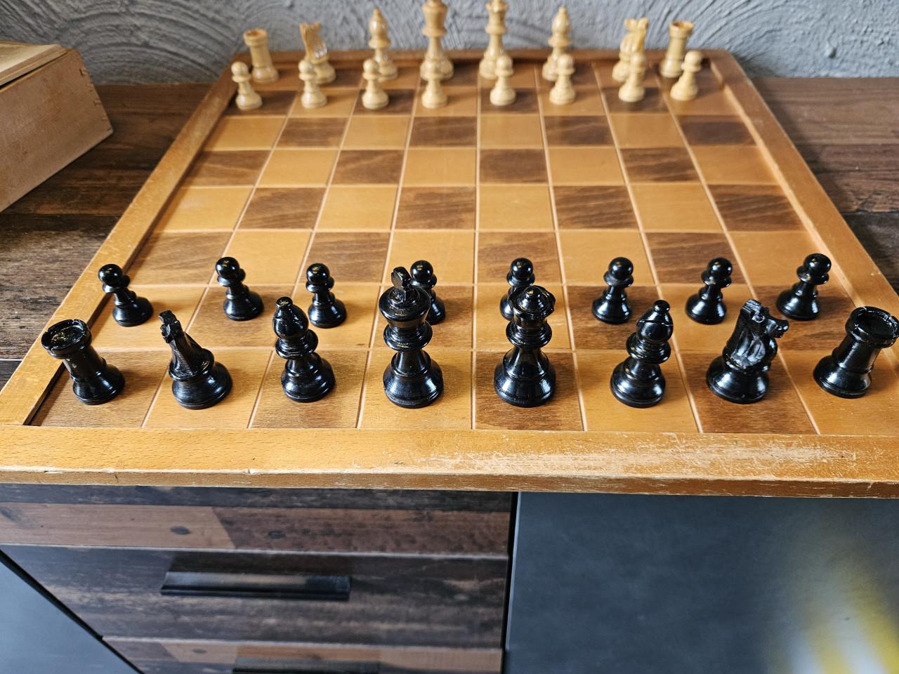 Vintage Schaakspel Staunton met houten bord en doosje