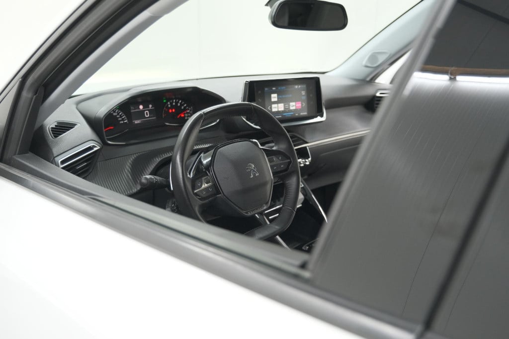 Peugeot 2008 puretech 130 eat8 allure | parkeersensoren | navigatie | apple