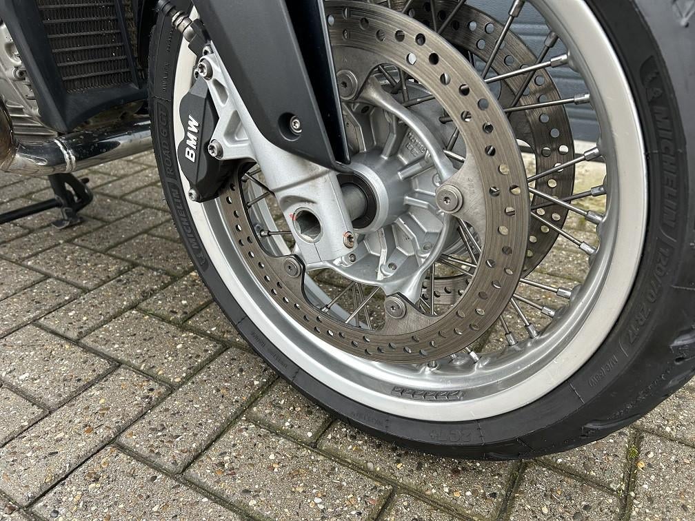 BMW R1200R Classic bj. 2012 met maar 29 dkm, kofferset etc. Topper! €7250,-