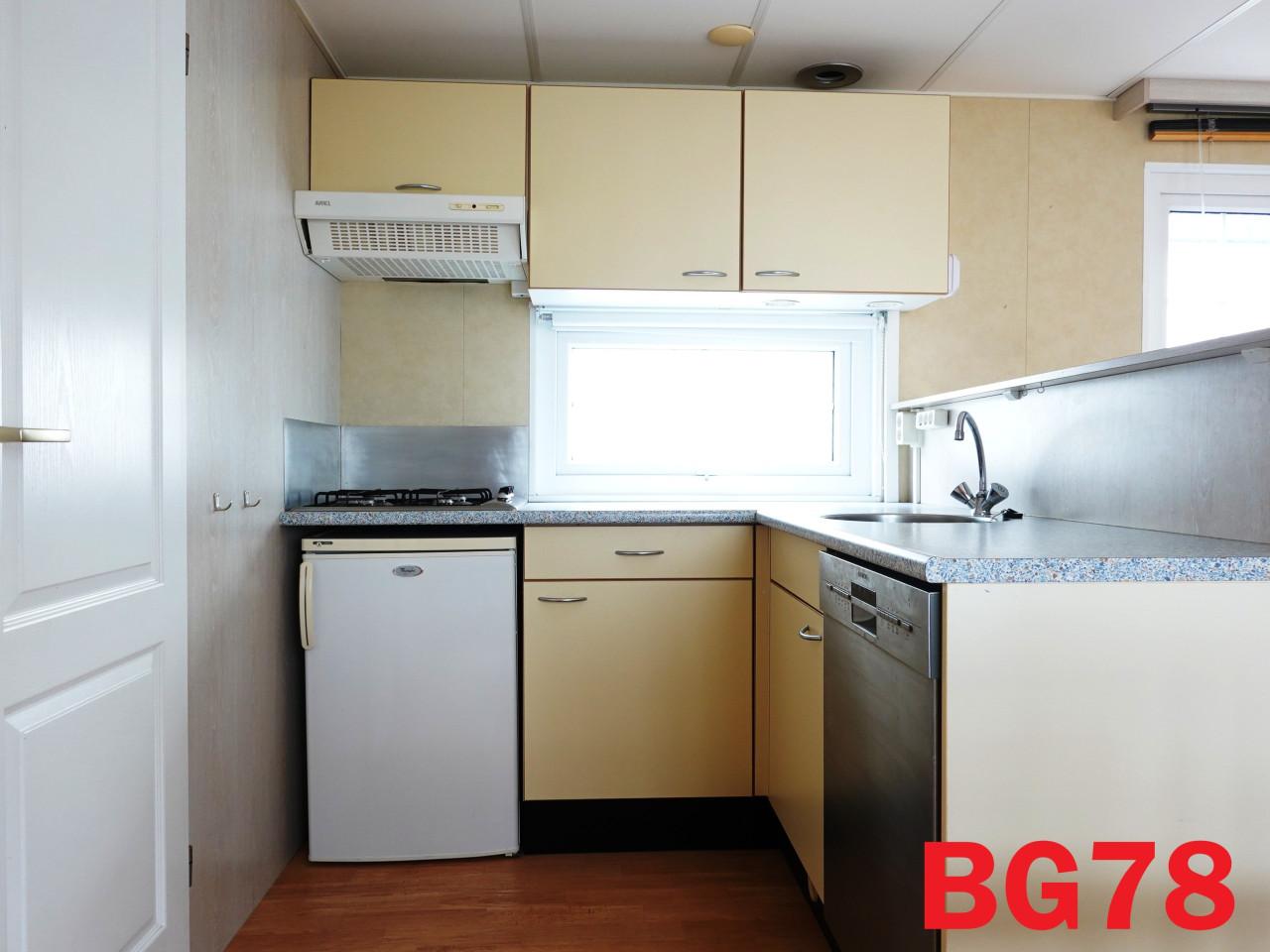 Prima chalet met 3 slk, dubbel glas, CV en middenkamer te koop