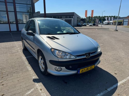 Peugeot 206 bj 2002. 1000 euro
