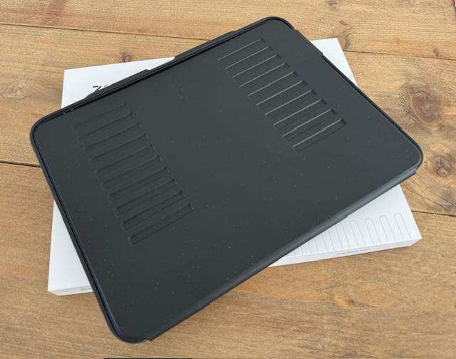 ZUGU case voor iPad Pro 13 (M4) 2024, M5 (2025), zwart, magnetisch