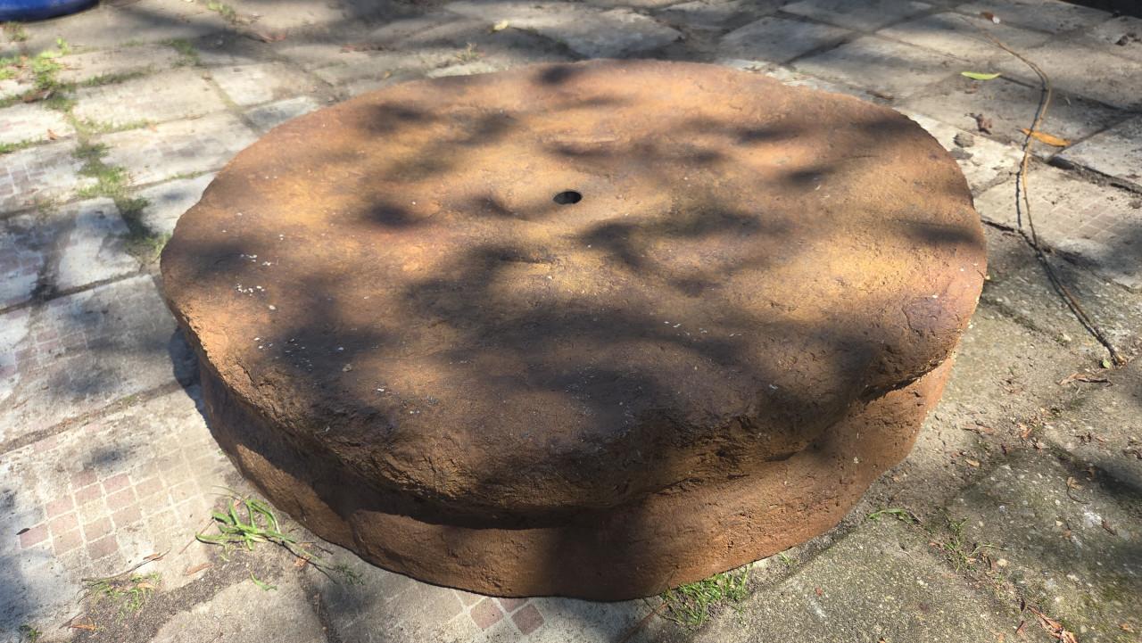 Mooi rond waterornament / fontein voor in de tuin