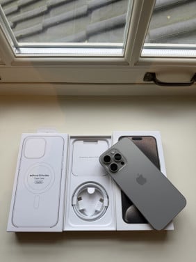 IPhone 15 Pro Max 256 GB – Zo goed als nieuw + Ongebruikt Oplader & Hoesje