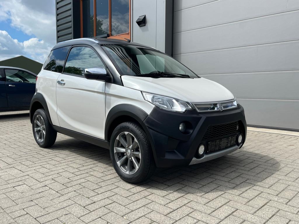 Aixam Crossline brommobiel premium weinig km