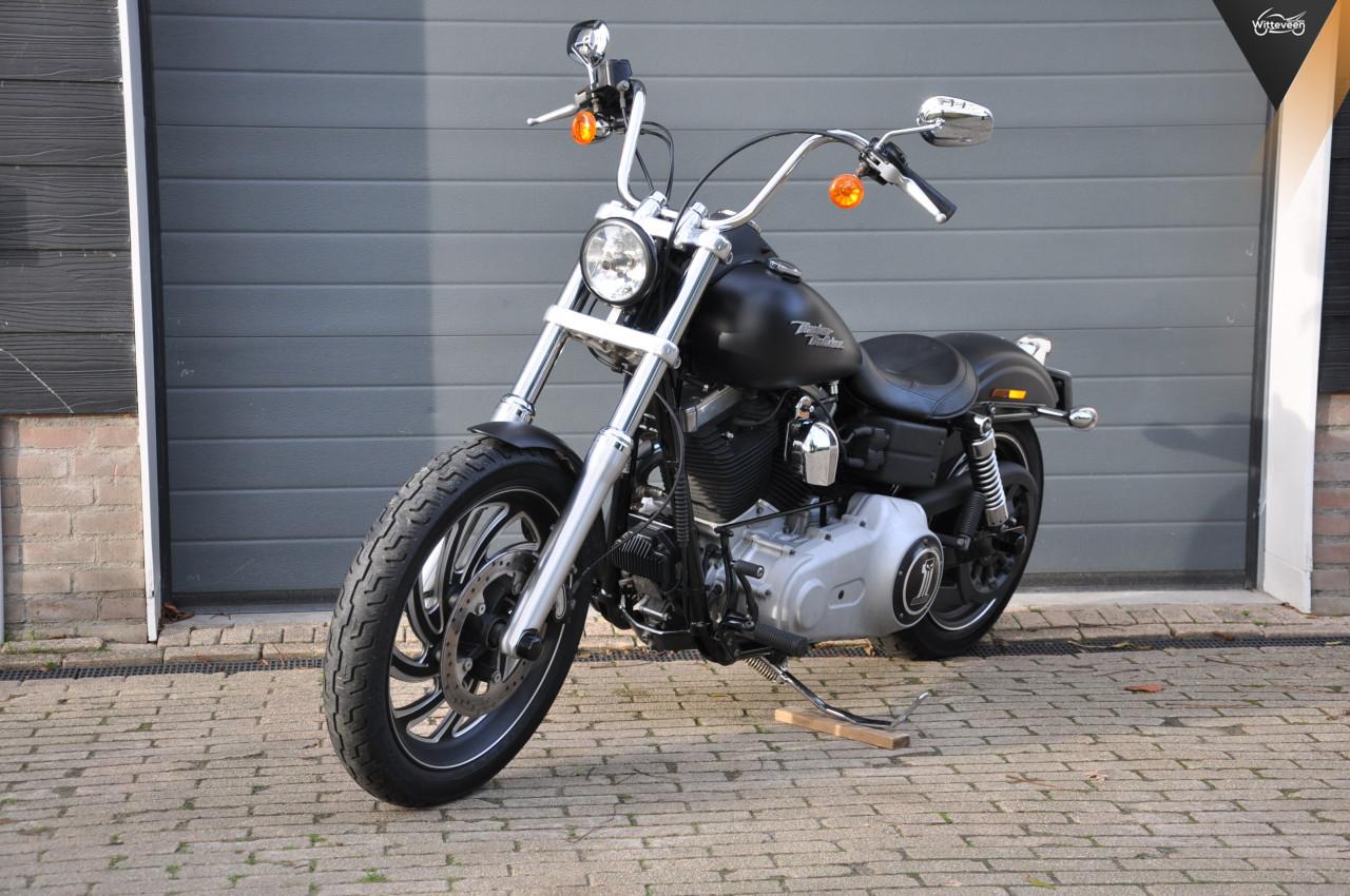 Harley-Davidson FXDB Street Bob 15500 kms!