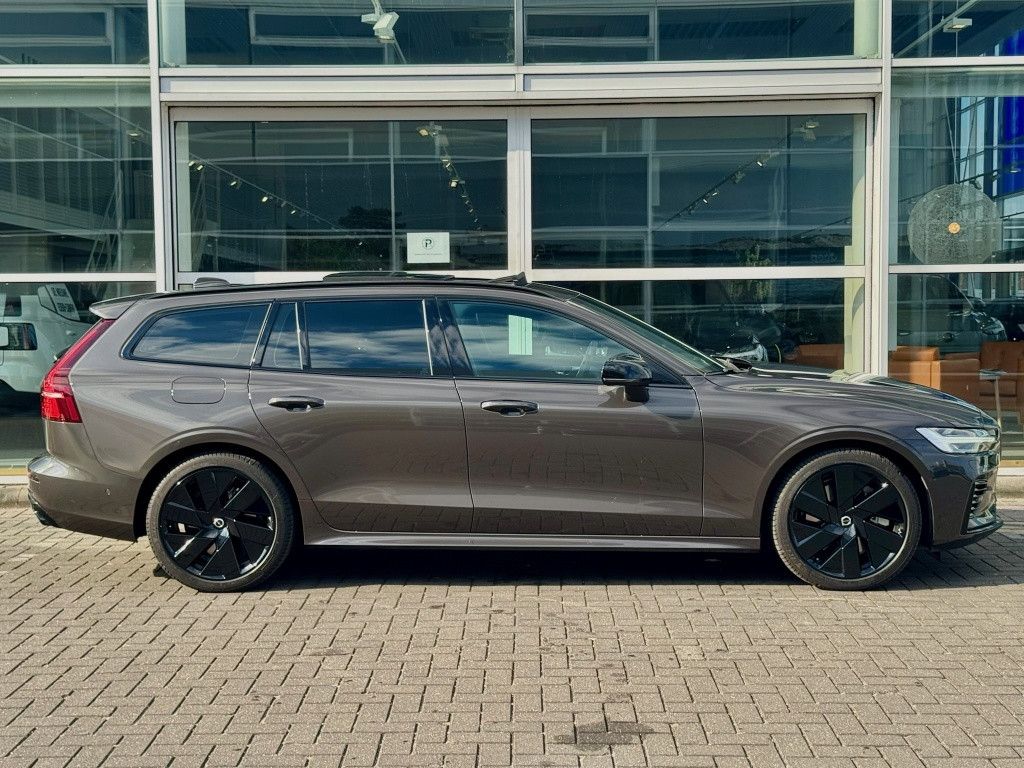 Volvo V60 t6 awd ultimate dark | nieuwprijs € 70.734,= |
