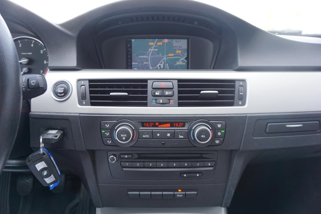 BMW 3-serie 318i corporate lease luxury line climate / navi / cruise / lede
