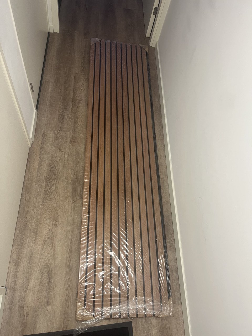 1x  Lattenwand buiten hardhout L236 x B55 cm, dikte 34mm.