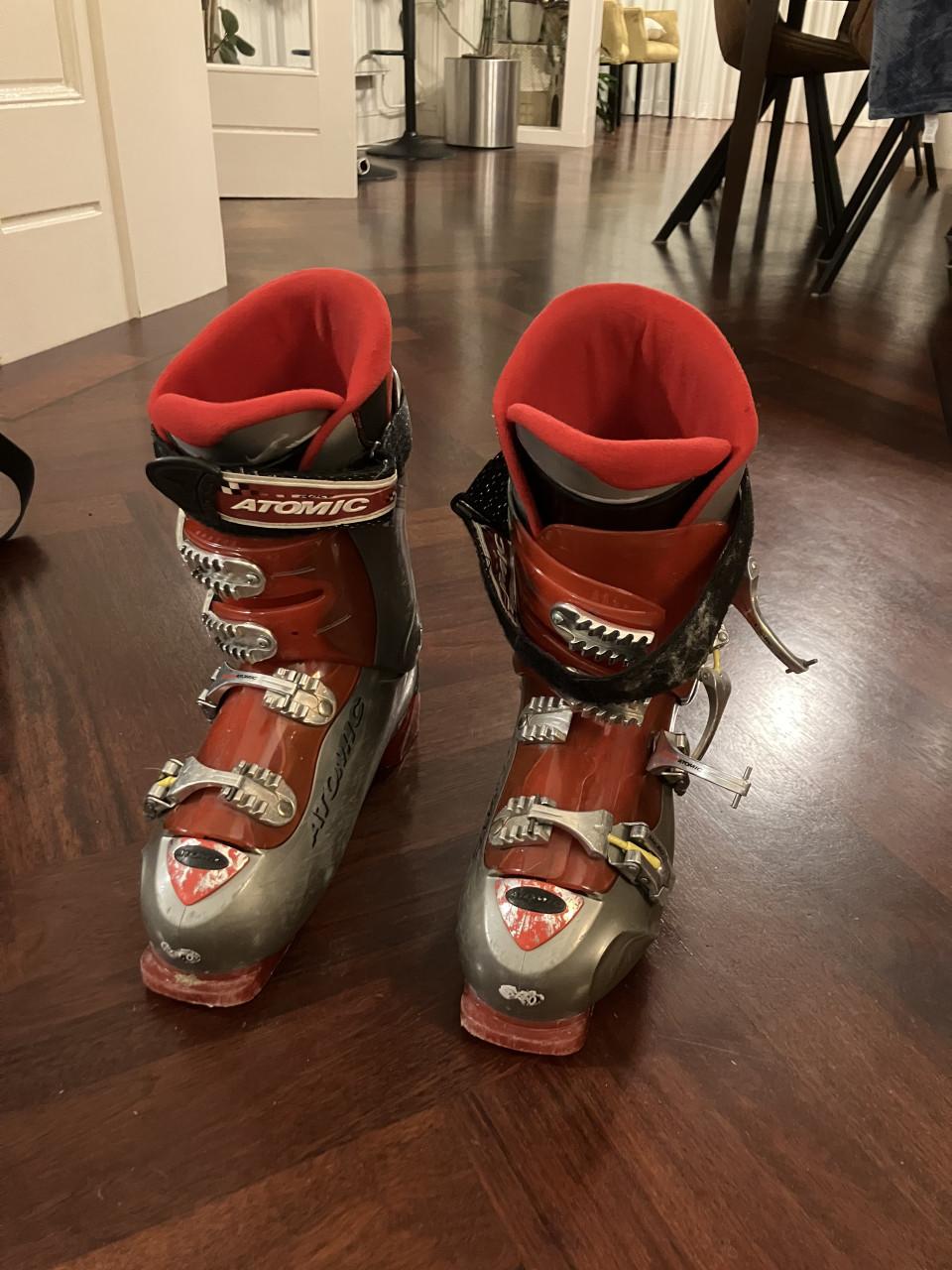 Skischoenen Atomic maat 28 (43.5-44)