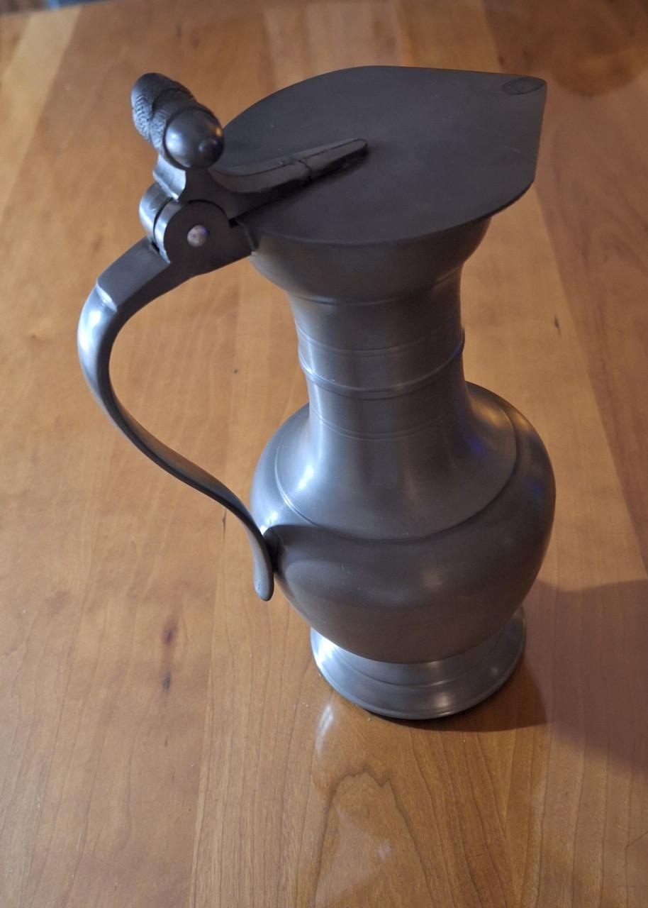 Tinnen eikelkannen met deksel.