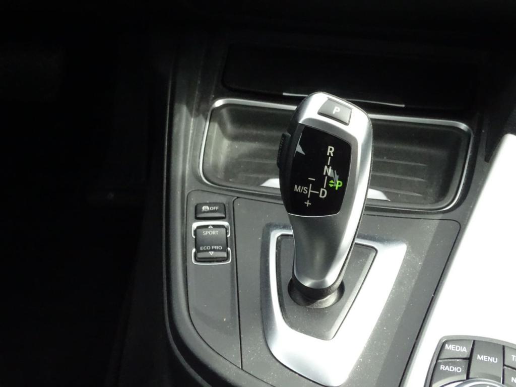 BMW 3-serie 320i executive automaat | 18" | afn. trekhaak | bluetooth