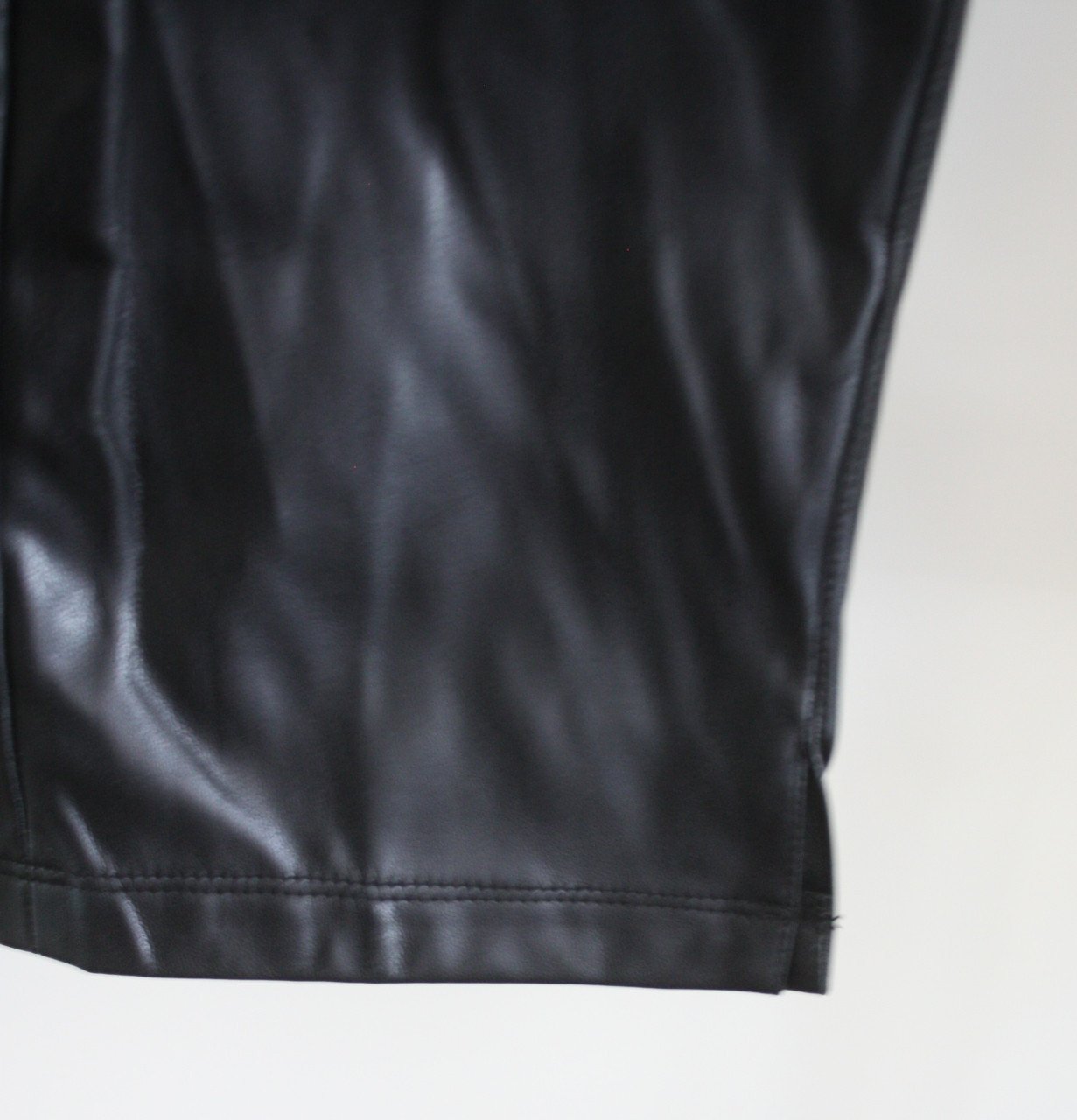 Nieuwe zwarte lederlook broek met elastiek maat xs