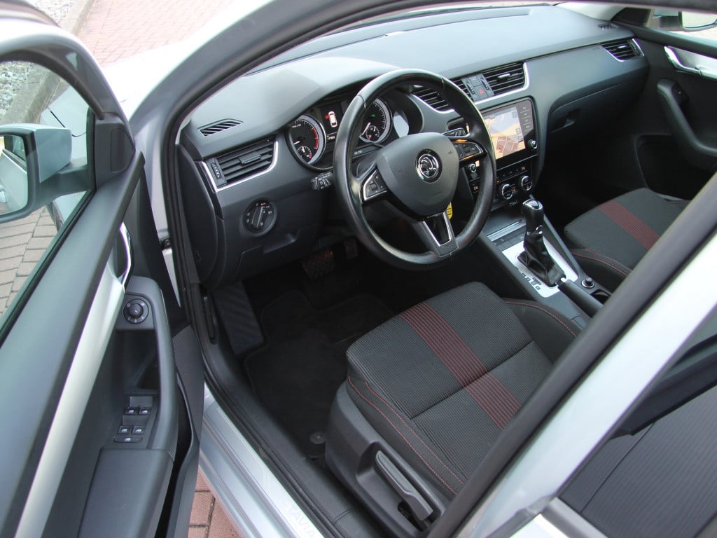 Skoda Octavia combi 1.0 tsi 116pk dsg style sport | kuipstoelen