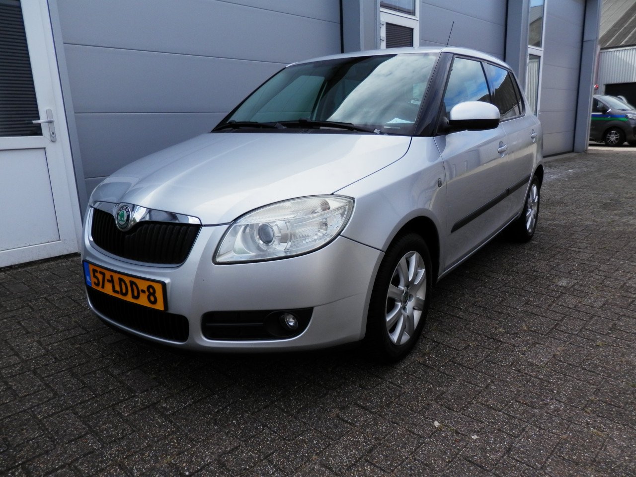 Auto Garant Biedt Aan: Skoda Fabia 1.4 16v Sprint