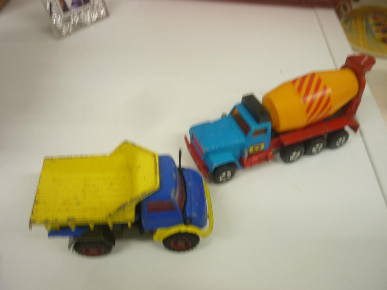 Speelgoed auto's 2 stuks