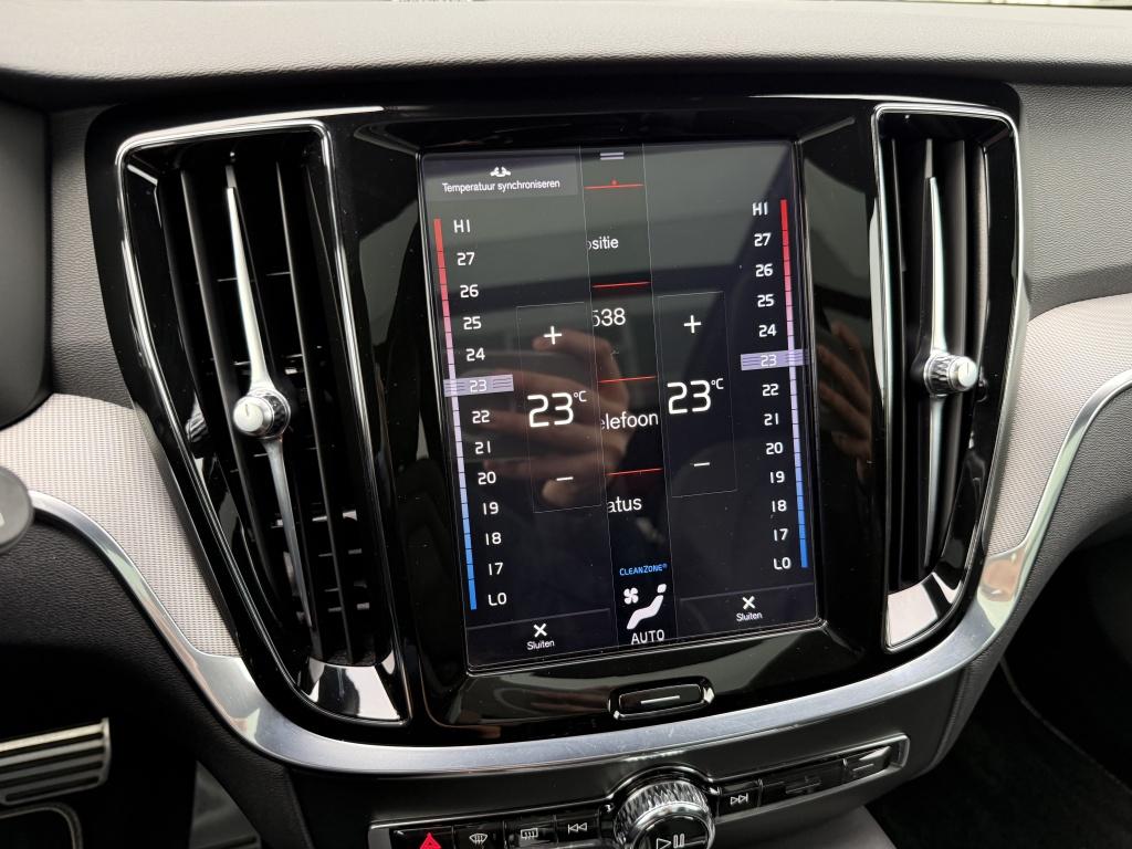 Volvo V60 t6 340pk recharge r-design| panodak| b&w sound| adap.cruise| tre