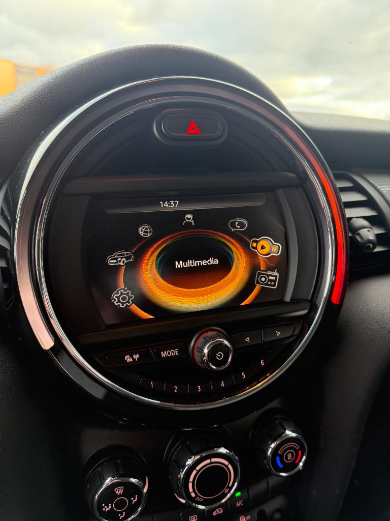 Mini Cooper 1.5 - business