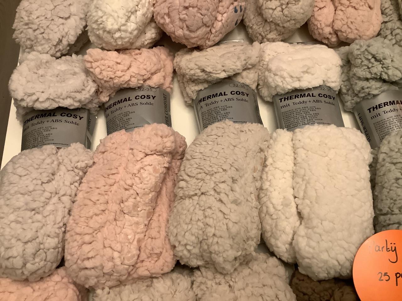 Partij super dikke kinder fluffy sokken met antislip. ( partij 255)