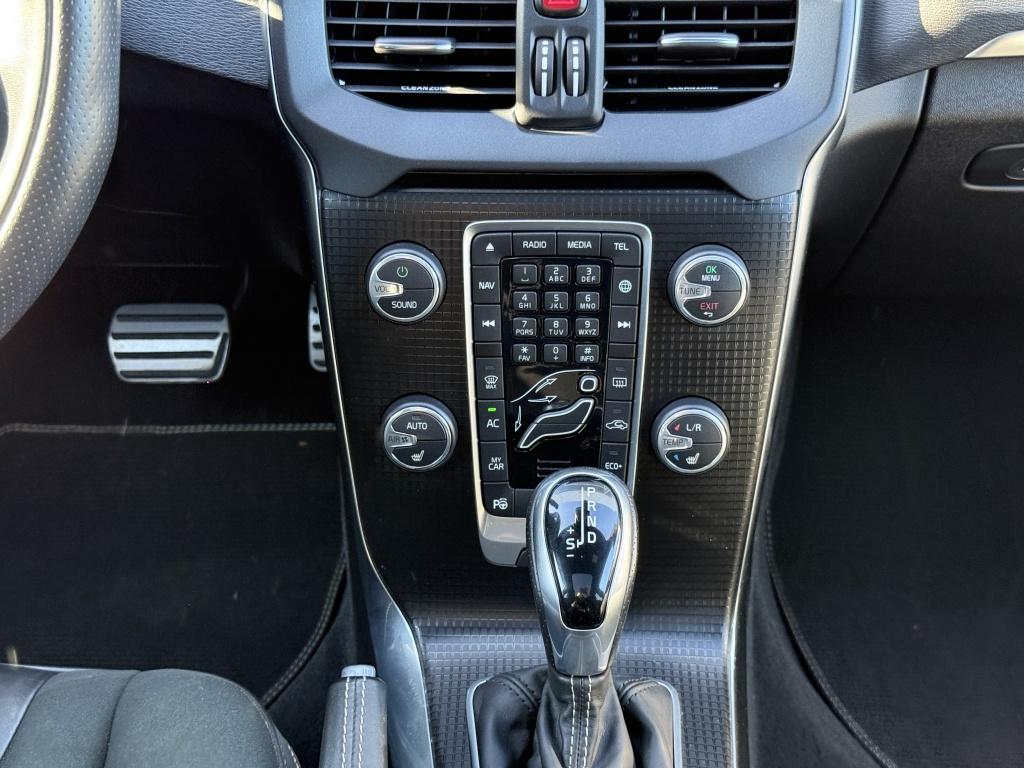 Volvo V40 t3 153pk aut6 polar+ sport| panodak| camera| h&k sound| trekhaak